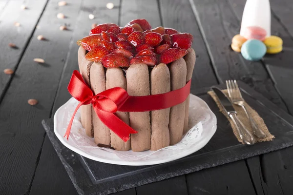 Ahşap Masa Üzerinde Tatlı Şenlikli Kek Görünümü Yakın — Stok fotoğraf