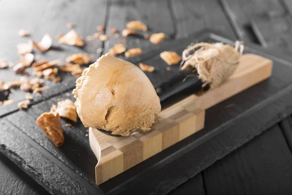 Крупный План Вкусного Мороженого Совок Деревянном Столе Стоковое Фото