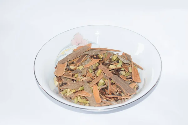 Garam masala Hint alt kıtasından gelen ve Hindistan 'ın alt kıtasındaki mutfaklarda yaygın olan bir baharat karışımıdır..