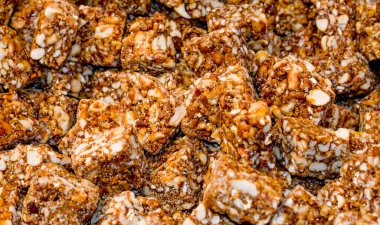 Bu yiyecek fıstık ve şekerden yapıldı..