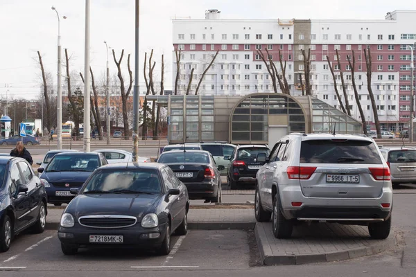 Mińsk Białoruś Marca 2019 Parking Naruszenie Srebrny Jeep Grand Cherokee — Zdjęcie stockowe