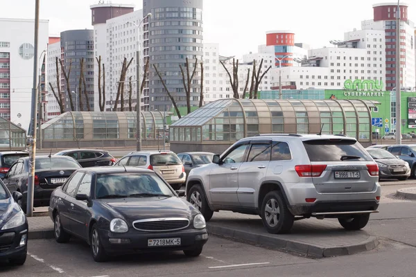 Mińsk Białoruś Marca 2019 Parking Naruszenie Srebrny Jeep Grand Cherokee — Zdjęcie stockowe