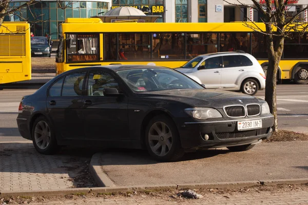 Minsk Bielorrusia Marzo 2019 Violación Estacionamiento Automóvil Bmw Negro Estacionado — Foto de Stock