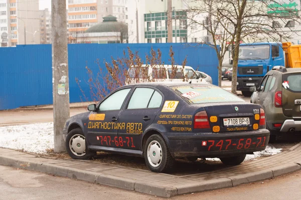 Mińsk Białoruś Marca 2019 Parking Naruszenie Chodniki Trawniki Przejścia Dla — Zdjęcie stockowe