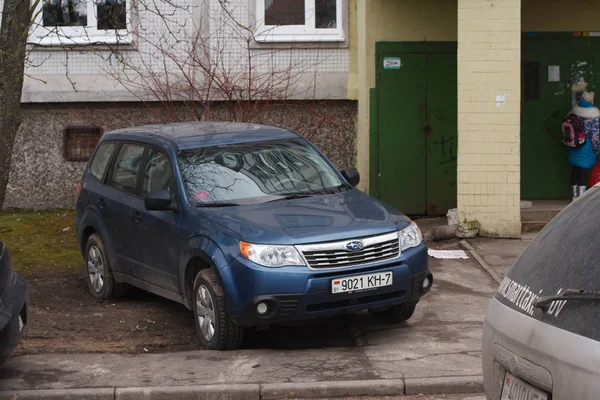 Mińsk Białoruś Marca 2019 Parking Naruszenie Chodniki Trawniki Przejścia Dla — Zdjęcie stockowe