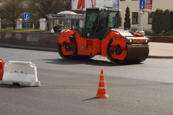 Minsk Vitryssland April 2019 Arbete Väg Byggnad Vägunderhåll Vägmaskiner Som — Stockfoto