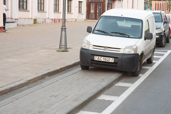 Minsk Bielorrusia Junio 2019 Violación Estacionamiento Una Gran Ciudad — Foto de Stock