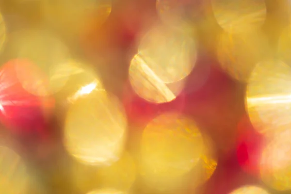 Золотой и красный размытый боке праздничный фон Рождества — стоковое фото