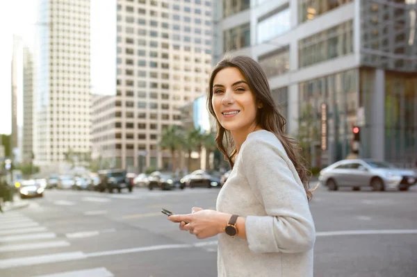 Belle Jeune Femme Sur Boulevard Dans Les Paysages Urbains Centre — Photo