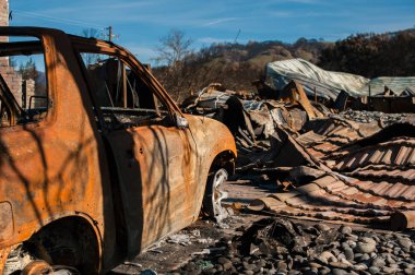 Yanık toprak kazası için dış close-up.