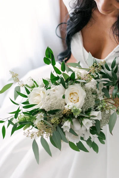 Hermosa Novia Día Boda Todo Vestido Novia Blanco Celebración Ramo —  Fotos de Stock