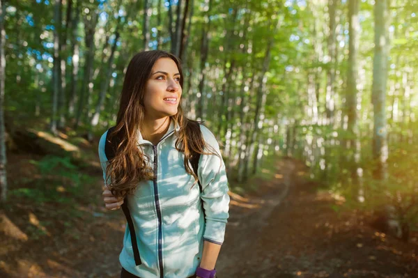 Young Woman Taking Walk Forest Carrying Backpack Forest Sunset Light — Stock Photo, Image