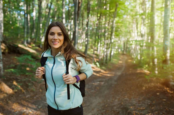 Young Woman Taking Walk Forest Carrying Backpack Forest Sunset Light — Stock Photo, Image