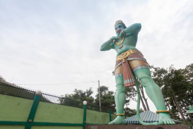 Batu mağaraları, Kuala Lumpur, Malezya yanında bulunan bir Hindu Tanrı Hanuman heykeli vardır