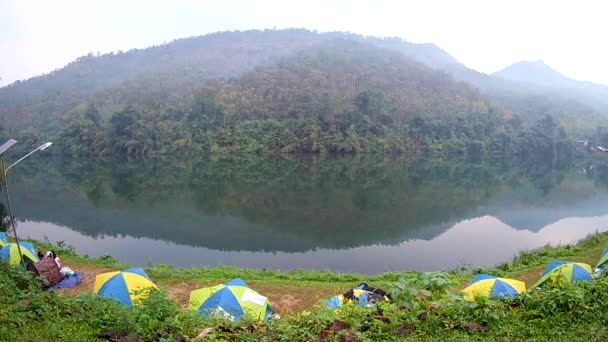 泰国葵北碧府附近的露营帐篷 用鱼眼透镜 — 图库视频影像