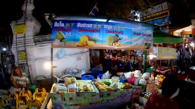 Chiang Mai Tayland: Nisan 8.2017: tanımlanamayan insanlara Pazar Pazar Chiang Mai, Tayland (balık gözü lens tarafından)
