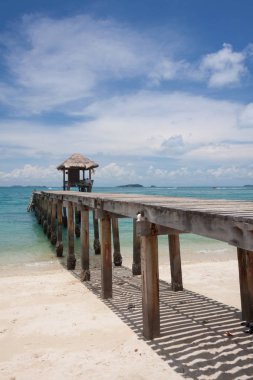 Güzel tropikal beyaz kumsal.