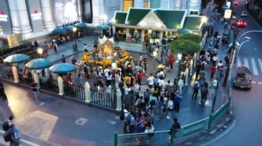 Bangkok Tayland - Ağustos 29,2018: Erawan tapınak Ratchaprasong kesiştiği Bangkok, Tayland.