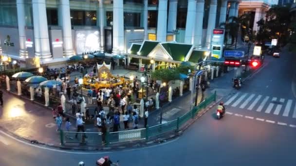 Bangkok Thailand August 2018 Erawan Shrine Ratchaprasong Intersection Bangkok Thailand — Stock Video