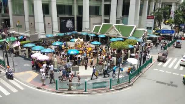 Bangkok Thailand Augusti 2018 Erawan Shrine Ratchaprasong Korsning Bangkok Thailand — Stockvideo