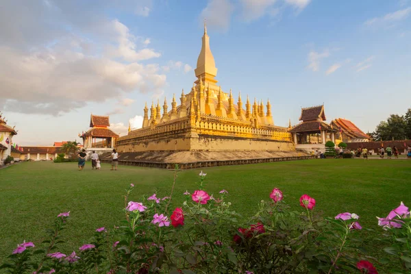 Wat Pha Bu Luang tapınağı Vientiane, Laos.