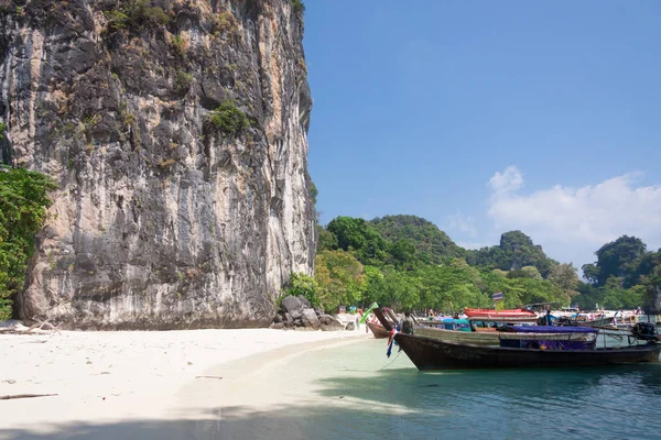 Cliff Barco Playa Cielo Phuket Tailandia — Foto de Stock