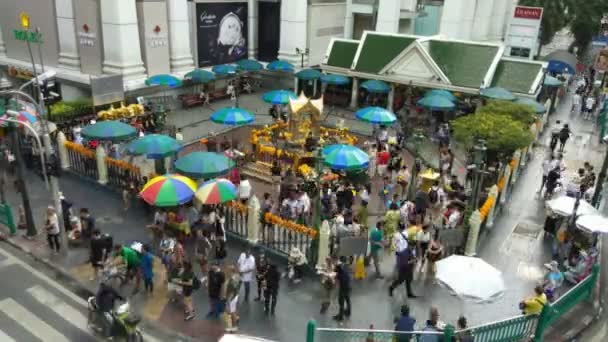 Tailandia Bangkok 2018 Agosto Santuario Erawan Intersección Ratchaprasong Bangkok Tailandia — Vídeos de Stock