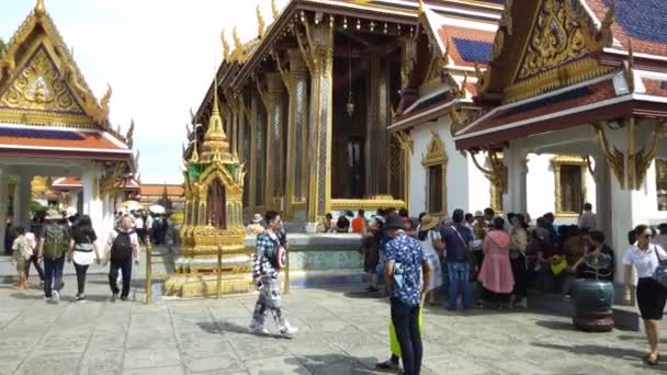 Bangkok Thailand Oktober 2018 Turist Promenader Runt Det Thailändska Templet — Stockvideo