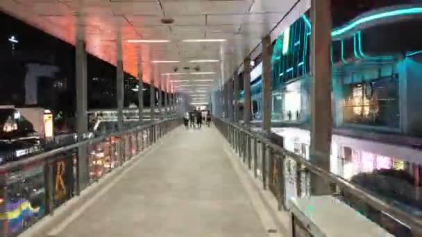 Skara Människor Downtown Skywalk Bangkok Thailand — Stockvideo