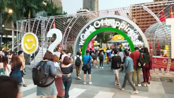 Tailandia Bangkok Noviembre 2018 Gente Caminando Por Navidad Decorada Bangkok — Vídeo de stock