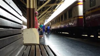 Zaman atlamalı Bangkok Tren İstasyonu (Hua Lamphong İstasyonu) en büyük ve en yoğun demiryolu istasyonunun Bangkok, Tayland