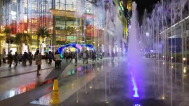 Bangkok Tayland: Aralık 12.2018: Zaman atlamalı gece ışık Siam Paragon Alışveriş Merkezi Siam gökyüzü yakınındaki tren istasyonuna Bangkok, Tayland.