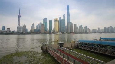 Zaman atlamalı Shanghai manzarası ve Huangpu Nehri, Çin
