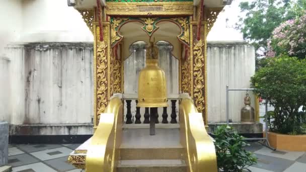 Hangende Klokken Wat Phra Dat Doi Suthep Chiang Mai Thailand — Stockvideo