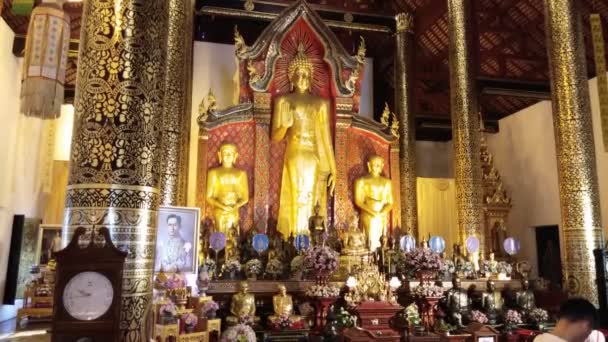 Chiang Mai Tailandia Diciembre 2018 Turista Caminando Por Templo Tailandés — Vídeo de stock