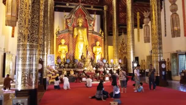 Chiang Mai Thailand December 2018 Turist Promenad Runt Thai Temple — Stockvideo