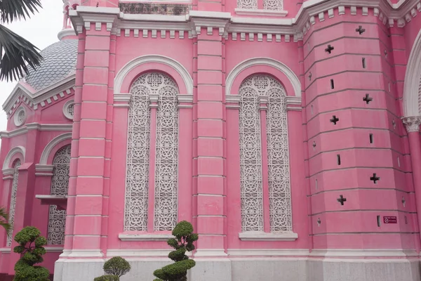 Tan Dinh Kilisesi-Ho Chi Minh kentinde pembe Katolik Kilisesi, 