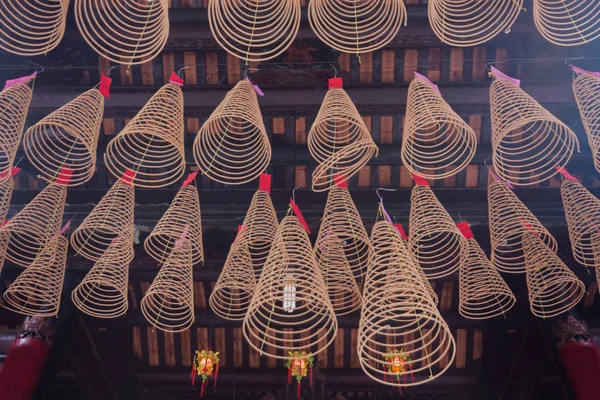 Incienso en espiral en el templo de Thien Hau en la ciudad de Ho Chi Minh, Vietnam — Foto de Stock