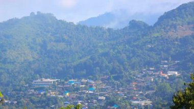 Tayland Sis ve bulut dağ vadisi manzara.