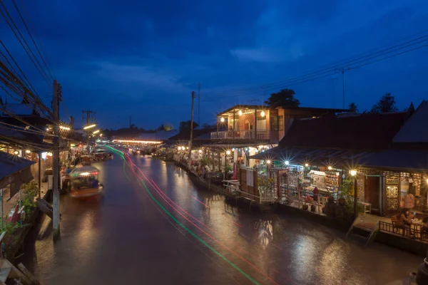 Mercado flotante por la noche en Amphawa, Samut Songkhram, Tailandia . —  Fotos de Stock