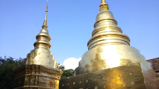 Golden Pagoda Wat Phra Singh Buddhist Temple Chiang Mai Thailand — Stockvideo