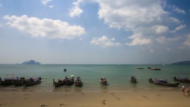 Tradicional Tailandês Barco Cauda Longa Praia Aonang Krabi Tailândia — Vídeo de Stock