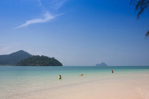 Spiaggia tropicale del Mare delle Andamane, Thailandia — Foto Stock