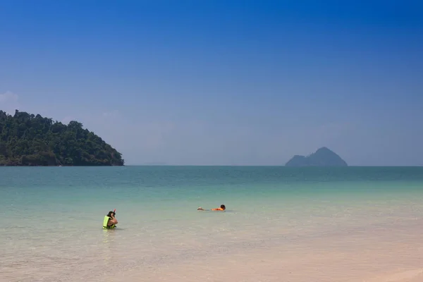 Tropical beach at  Andaman Sea, Thailand — Stock Photo, Image