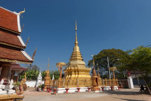 Buddhistický chrám v Pa sang Lamphun, Thajsko — Stock fotografie