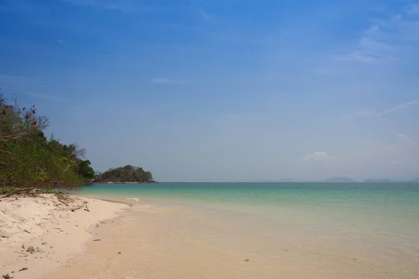 Spiaggia tropicale del Mare delle Andamane, Thailandia — Foto Stock