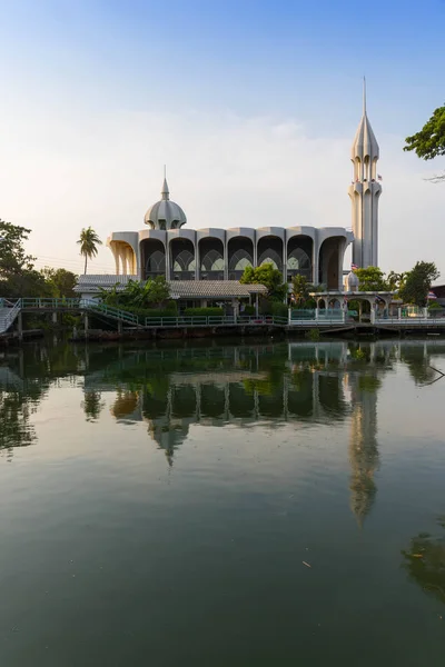Bangkok Bir Kup Ro Camii , Tayland