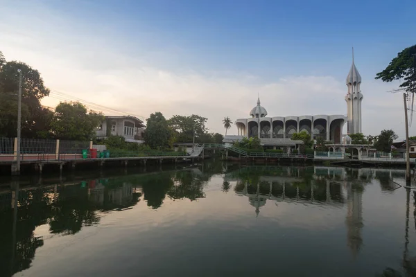 Bangkok Bir Kup Ro Camii , Tayland