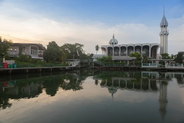Bangkok Bir Kup Ro Camii , Tayland