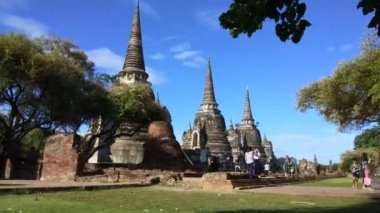 Tayland Ayutthaya Tarihi Parkı Budist tapınağının zaman atlamalı , Ayutthaya Tayland
